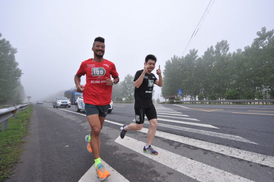 陈盆滨和陪跑嘉宾何新艺