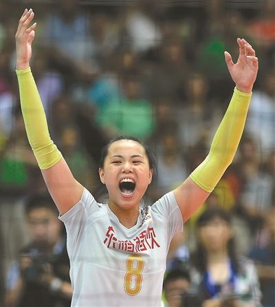 图为中国队球员曾春蕾在比赛中庆祝得分。 新华社发