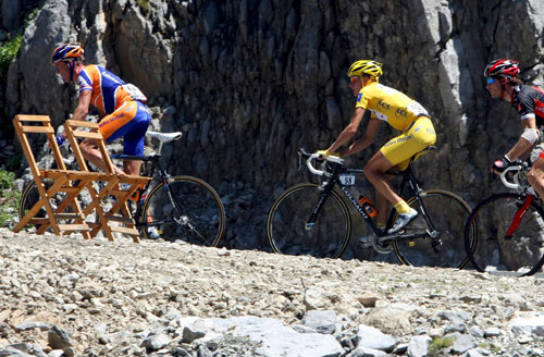 图文-环法大赛第十六赛段赛况 进入山地爬坡赛段