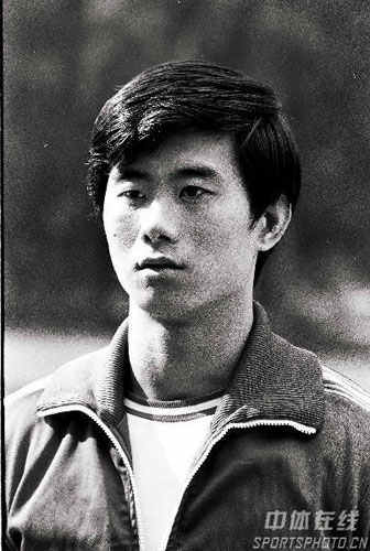 图文洛杉矶奥运会中国金牌榜陈伟强举重摘金