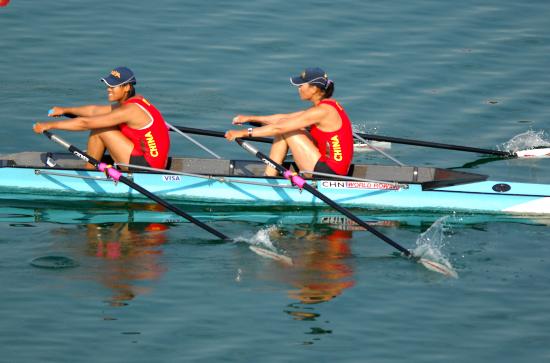 图文-赛艇女子双人双桨决赛 徐蕊/张杨杨a组第一