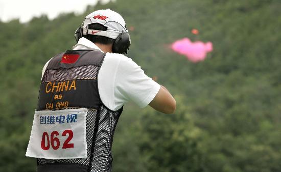 当日,全国射击项目2008年奥运会组队选拔赛男子飞碟双多向比赛在北京
