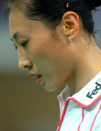 8月18日,在2007年羽毛球世锦赛女单半决赛中,张宁以0比2不敌中国香港