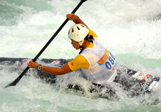 [走向2008·快讯](1)皮划艇――中国选手李晶晶冲进女子单人皮艇半