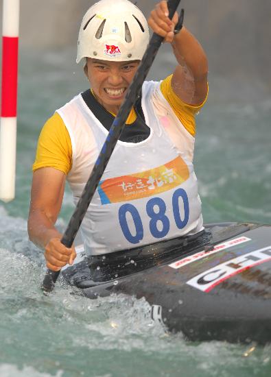 图文-皮划艇李晶晶冲进女子单人皮艇决赛 奋力一划