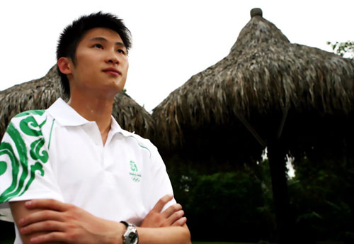 图文-超女主持vs跳水冠军杨景辉不忘一池碧水