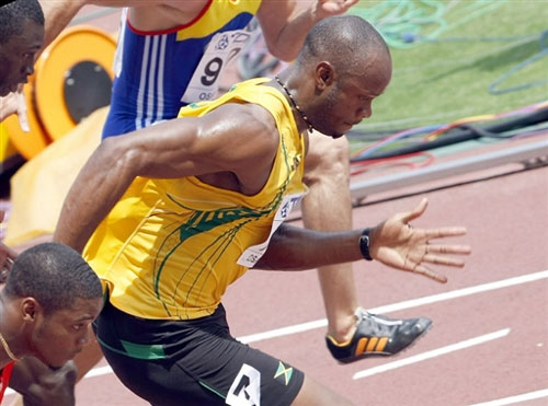 图文-[田径]男子百米第一轮预赛 鲍威尔起跑出色