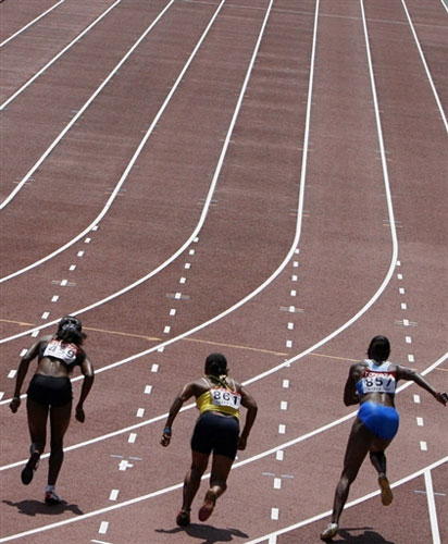 图文田径世锦赛女子百米第一轮起跑十分关键