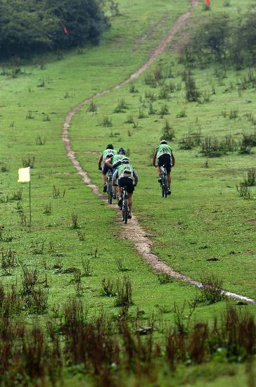 图文-重庆武隆国际山地户外运动赛 奔在绿色的海洋