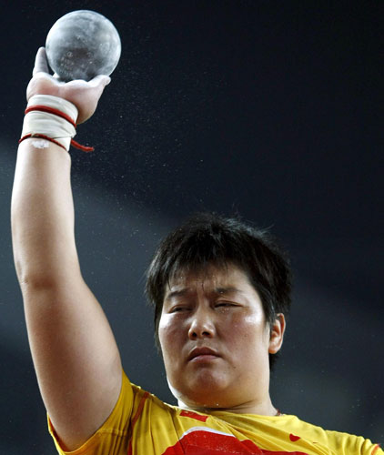 图文世锦赛女子铅球精彩瞬间李梅菊准备出手