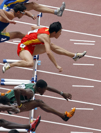 图文-田径世锦赛刘翔晋级半决赛 刘翔跨栏技高一筹_综合体育_NIKE新浪竞技风暴_新浪网
