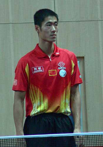 图文中国乒乓球大奖赛单打首轮王大力站得笔直