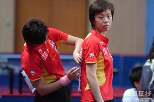 图文中乒大奖赛张怡宁李晓霞获胜姐妹相互帮忙