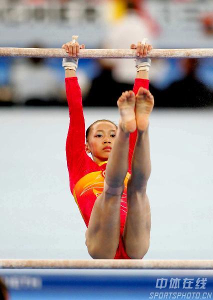 图文-中国女队预赛表现出色 杨伊琳高低杠得高分