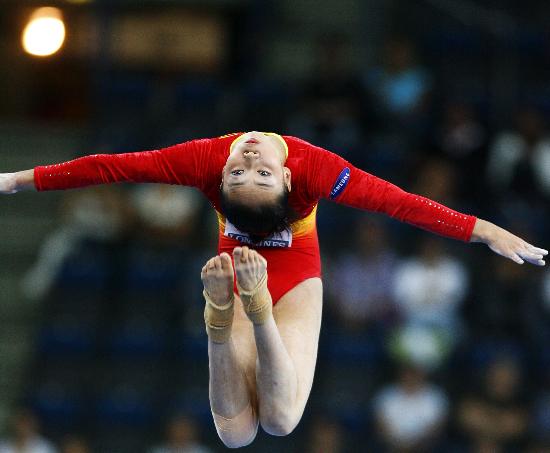图文-体操世锦赛女子资格赛举行 李珊珊参加平衡木