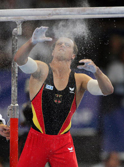 图文-体操世锦赛男团预赛第2日 白色镁粉漫天飞舞