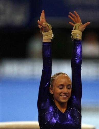 图文-体操世锦赛女子全能决赛 柳金完成下法