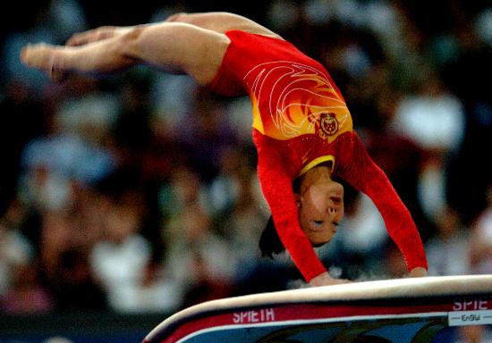 图文-体操世锦赛程菲跳马三连冠 程菲舒展后手翻
