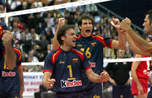 图文-西班牙队获男排欧锦赛冠军 一场激情四溢的对决