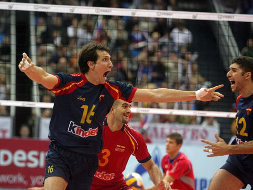 图文西班牙队获男排欧锦赛冠军斗牛士迎展翅时刻