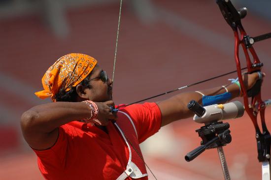 图文射箭亚锦赛决出6个奥运参赛席位辛格在比赛中