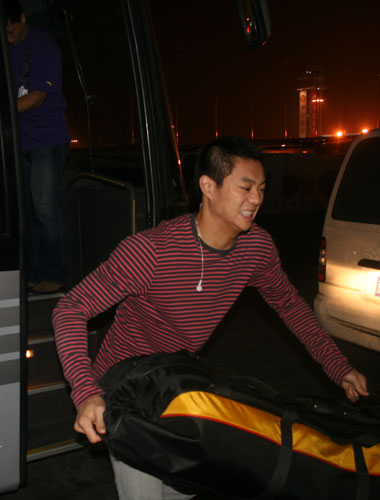 图文中国击剑队星夜出征世锦赛男花新人黄良财