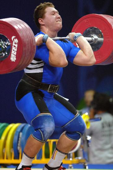 图文举重世锦赛男子105公斤级安德烈最后蓄势