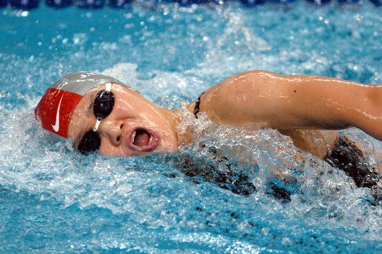 图文-游泳全国锦标赛27日 庞佳颖水中划水前进