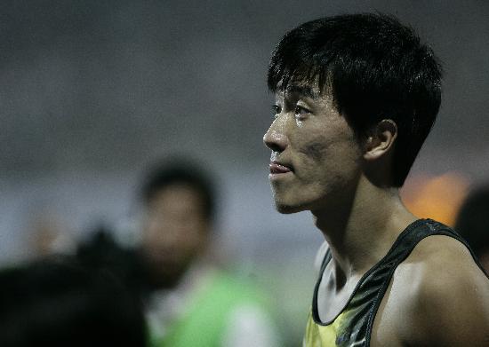 图文-上海黄金田径大奖赛男子110米栏 刘翔有些遗憾