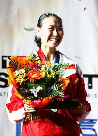 图文-击剑世锦赛李娜重剑摘银 李娜摘银也开心