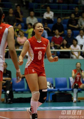 图文-女排联赛江苏1-3不敌天津 魏秋月面露微笑
