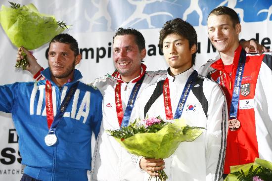 图文击剑世锦赛男子佩剑个人四剑客颁奖仪式合影