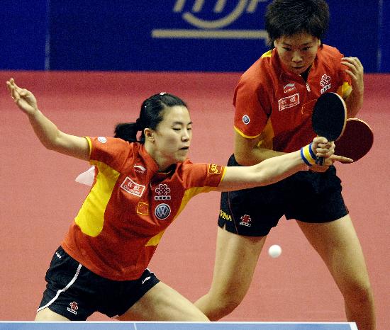 图文世界杯团体赛中国女乒胜匈牙利王楠李晓霞搭档