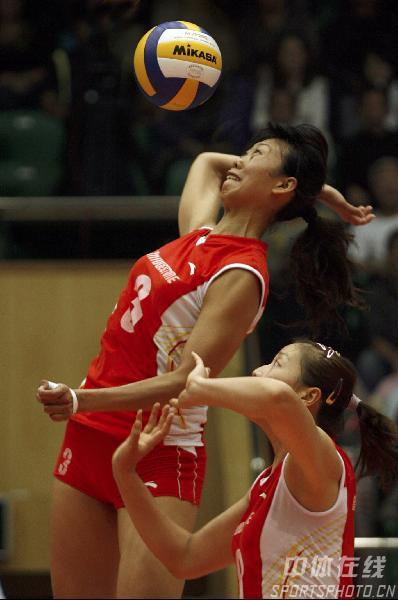 图文女排联赛天津主场3比1八一李珊大力扣球