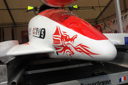 图文-f1摩托艇深圳争奇斗艳 中国队"中国龙"喷图