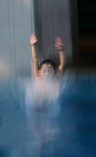 体校儿童跳水训练图片