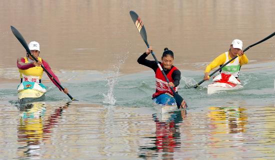 图文皮划艇女子单人皮艇12公里梁丽平最后冲刺