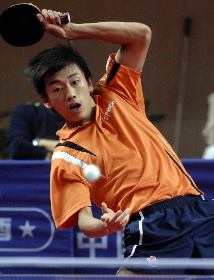 图文-六城会乒乓球赛男单半决赛 吴颢显左撇子威力