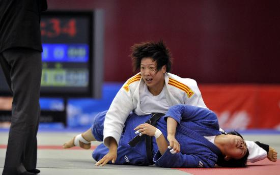 图文六城会女子柔道63公斤级徐丽丽白衣夺冠