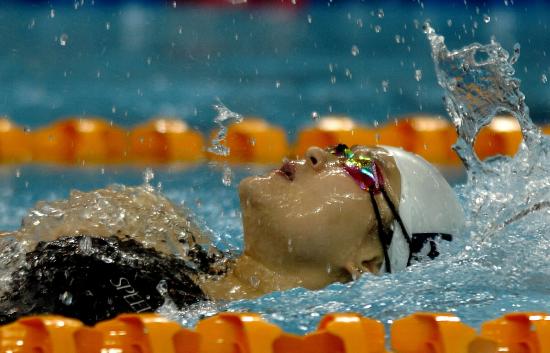 图文六城会女子4x100混合泳接力周妍欣出征仰泳