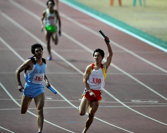 图文六城会田径精彩赛况李翔龙冲过终点瞬间