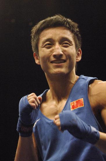 图文2007拳击世锦赛半决赛邹市明获胜笑容满面