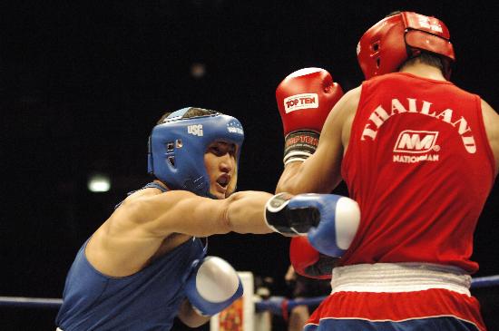图文拳击世锦赛哈那提无缘决赛泰国选手灵活闪避