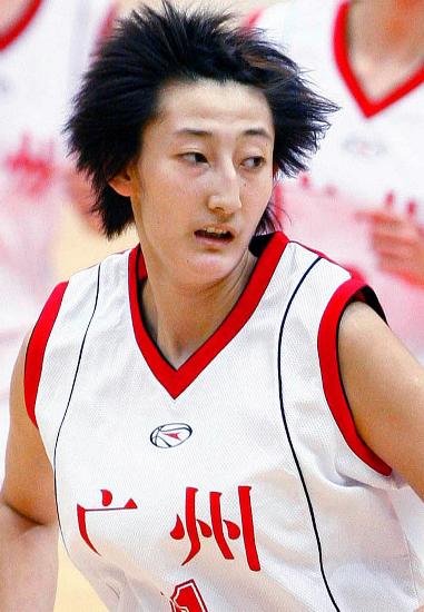 图文-第六届城运会十大新星 篮坛"女姚明"魏伟