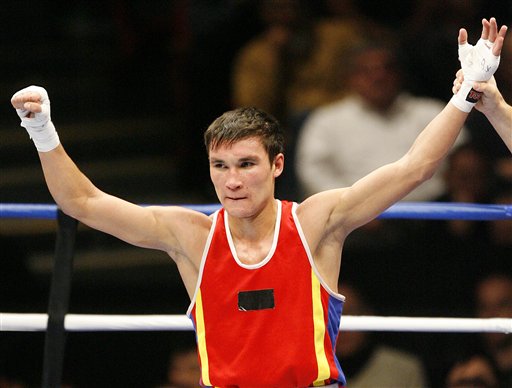 图为64公斤级冠军,哈萨克斯坦人塞里克(serik sapiyev)