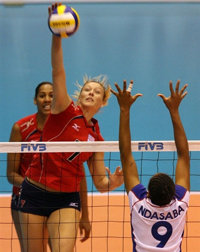 图文女排世界杯美国30肯尼亚波恩高人一筹