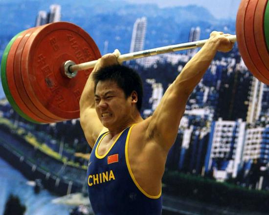 图文全国男子举重冠军赛厦门卢长亮77公斤级夺冠