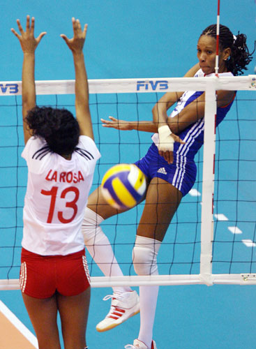 图文-[女排世界杯]古巴3-0秘鲁 鲁伊兹手起球落