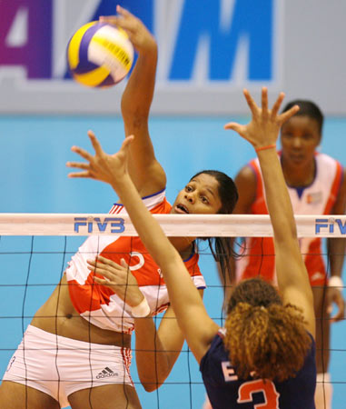 图文-女排世界杯古巴力斩多米尼加 卡里罗瞄准机会