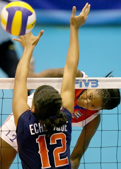 图文-女排世界杯古巴胜多米尼加 卡尔德隆统治地位